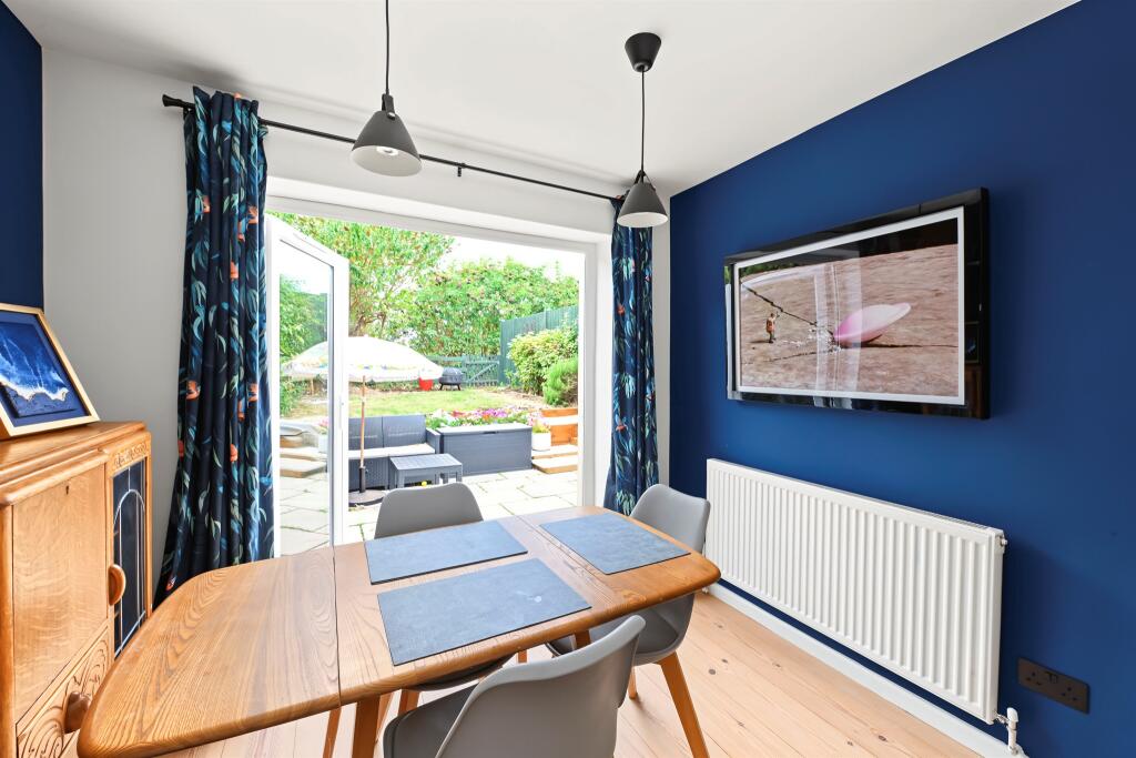 House in Luton, Cheddington - More