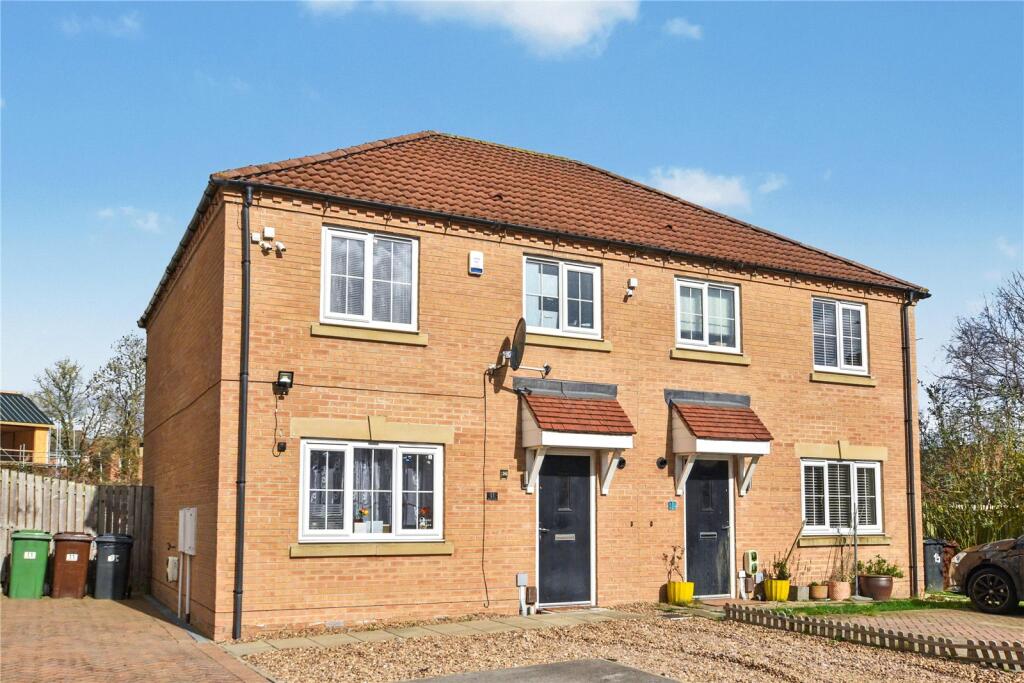 Main image of property: Oak Tree Close, Leeds