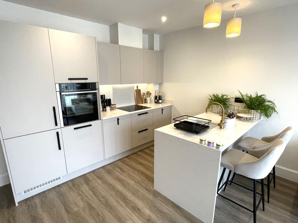 Apartment in Weybridge - View 4