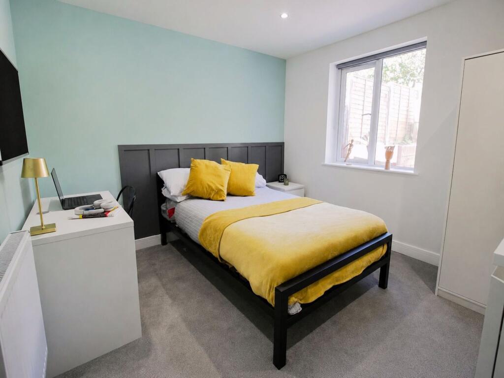 House in Winchester, Hampshire - More