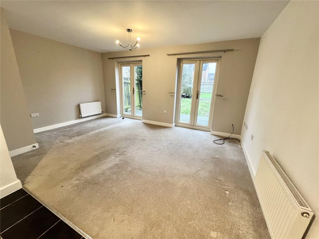 House in Rotherham, Ravenfield - View 3