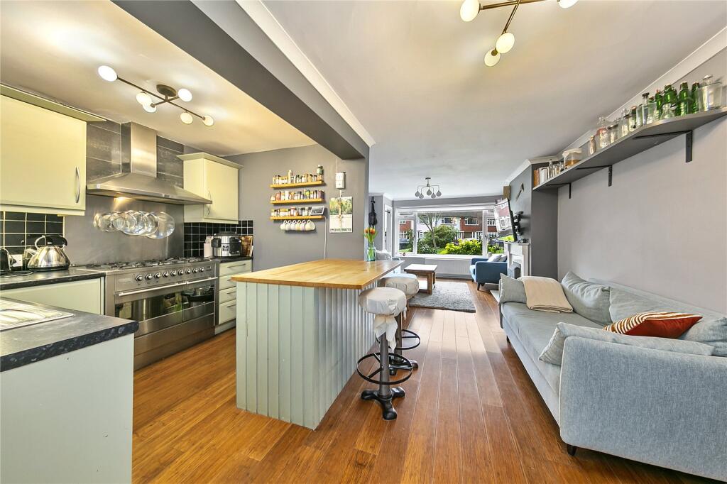 Elizabeth Gardens, Sunbury On Thames - Vista 4