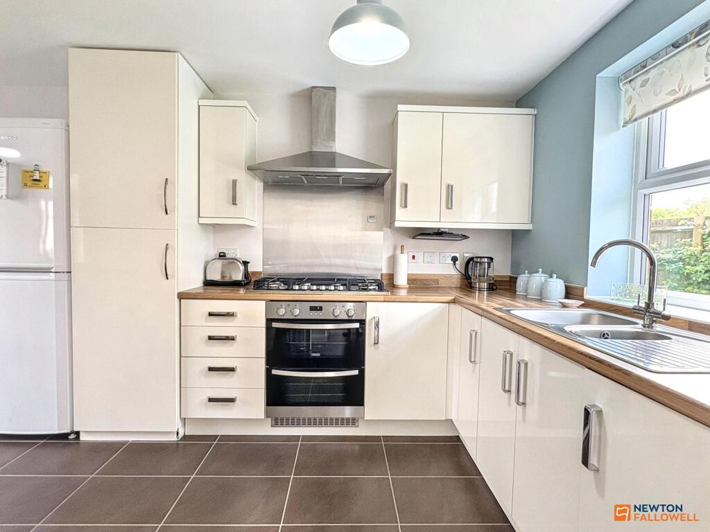Headstock Close, Coalville, LE67 photo 3