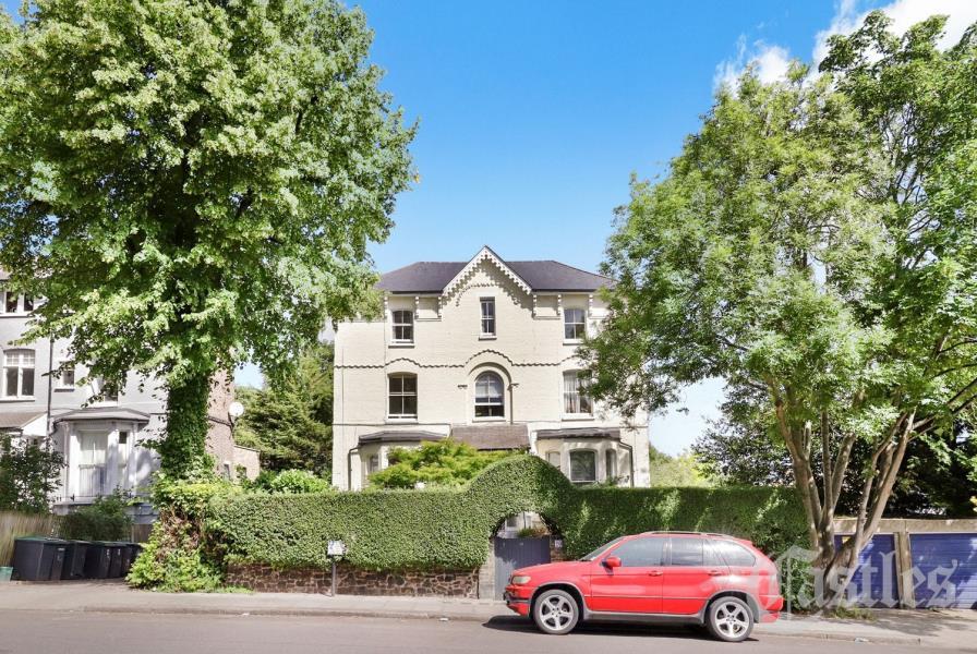 Main image of property: Haringey Park, N8