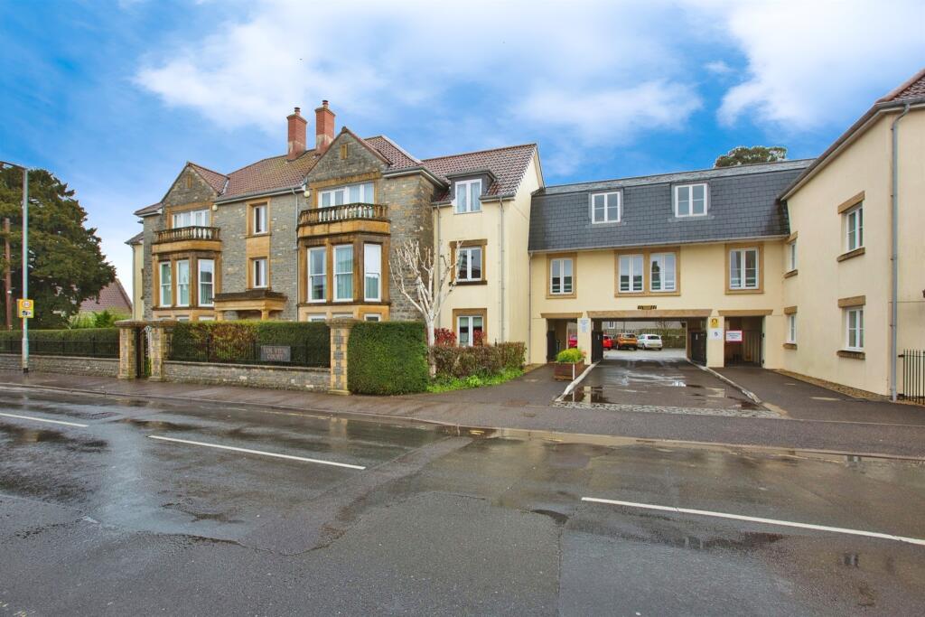 Somerton Road, Street