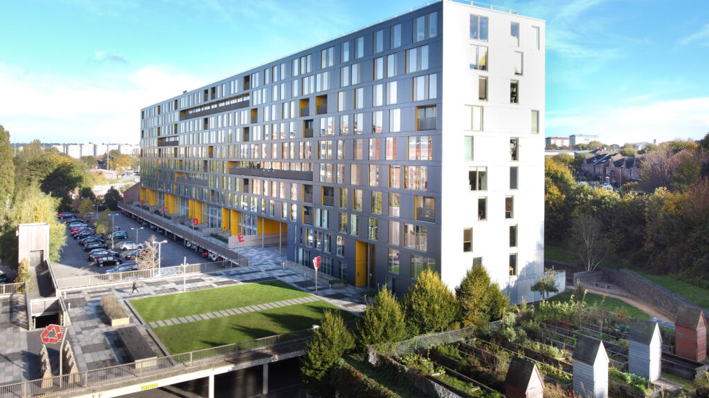 Main image of property: The Avenue, Leeds, LS9