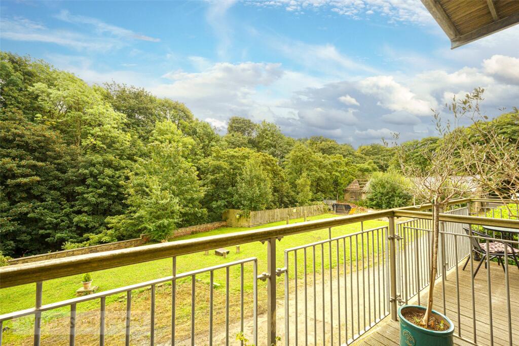 Apartment in Kirklees, West Yorkshire - View 5