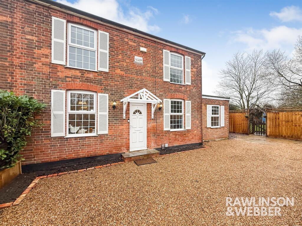 Main image of property: Leatherhead Road, Chessington