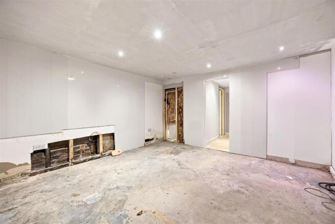 13-116_KIRKINTILLOCH_RD_LENZIE_013.jpg