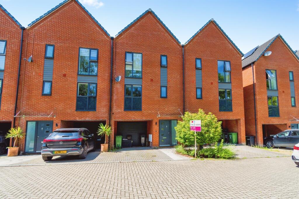 Main image of property: Sundays Hill Close, Hedge End, Southampton
