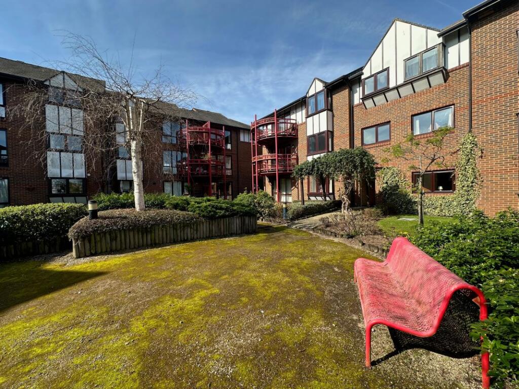 Main image of property: 17 Caversham Wharf, Waterman Place, Reading, RG1 8DS