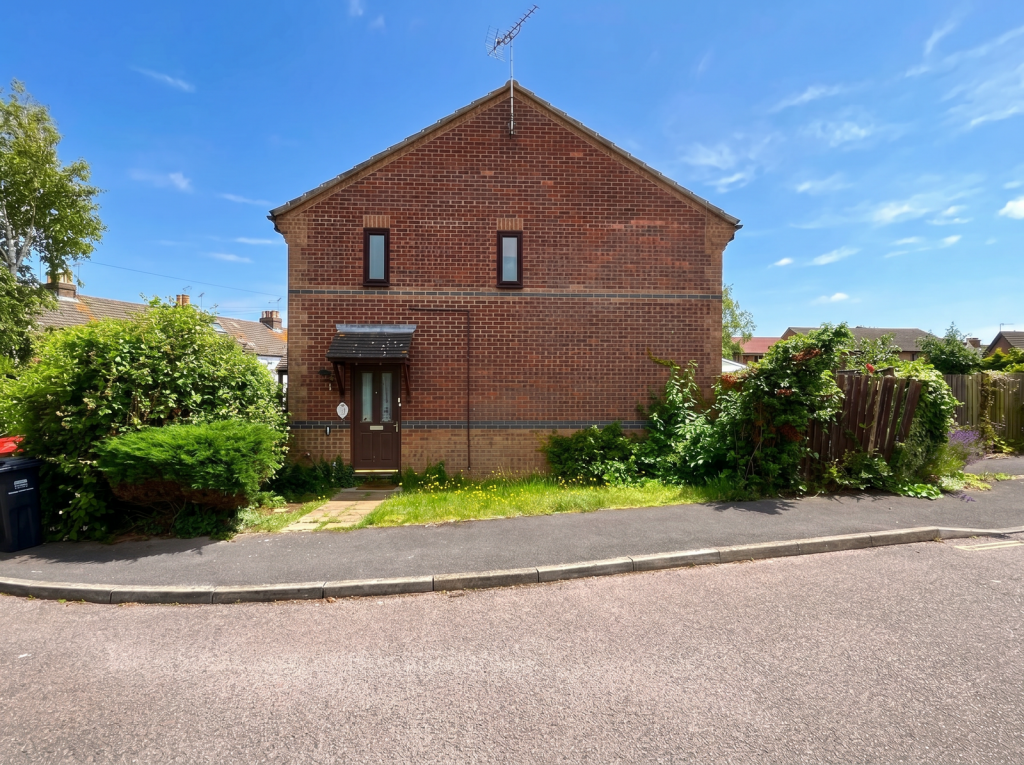 Main image of property: Cheshire Close, Bognor Regis, PO21 1YA