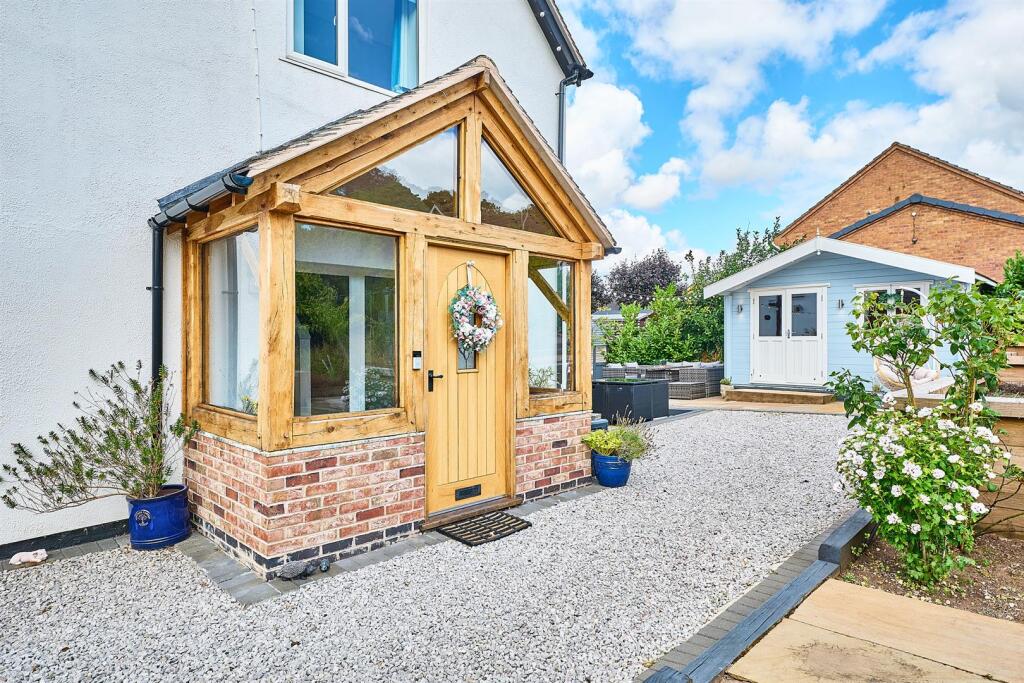 House in Stoke-on-Trent, Baddeley Green - View 4