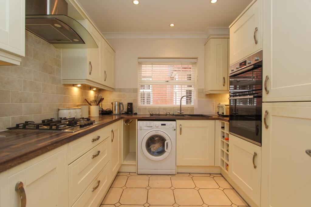 Apartment in Sutton Coldfield, Maney - View 5
