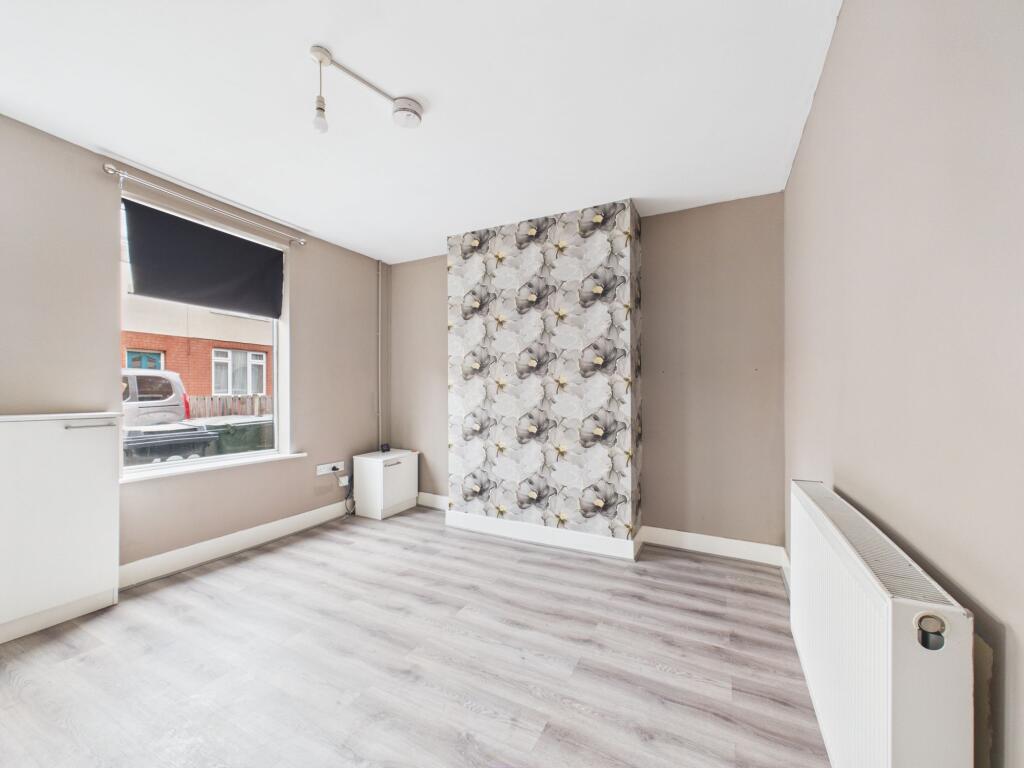 House in Gedling, Nottinghamshire - View 5