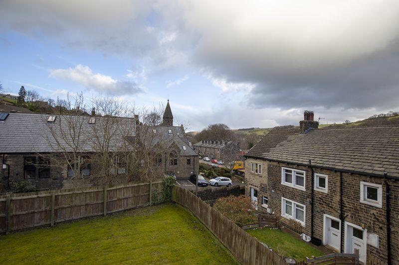 34 Silk Mill Chase, Ripponden HX6 4BU photo 4