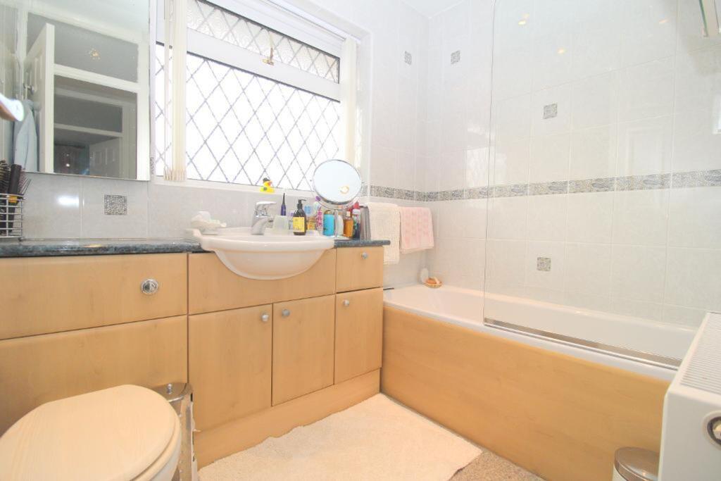 Selsey Drive, Luton, LU2 photo 4