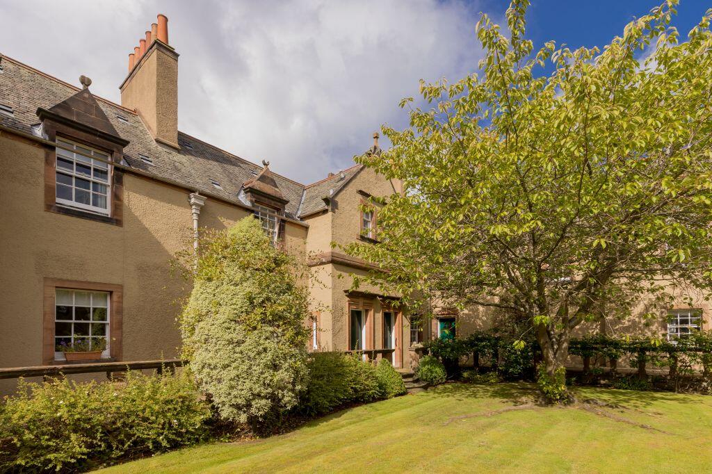 Main image of property: 52/4 Spylaw Bank Road, Edinburgh, EH13 0JE