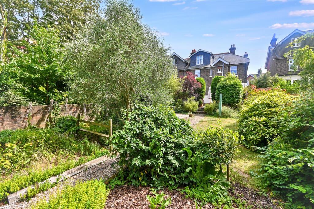 Mayfield Place, Eastbourne photo 4