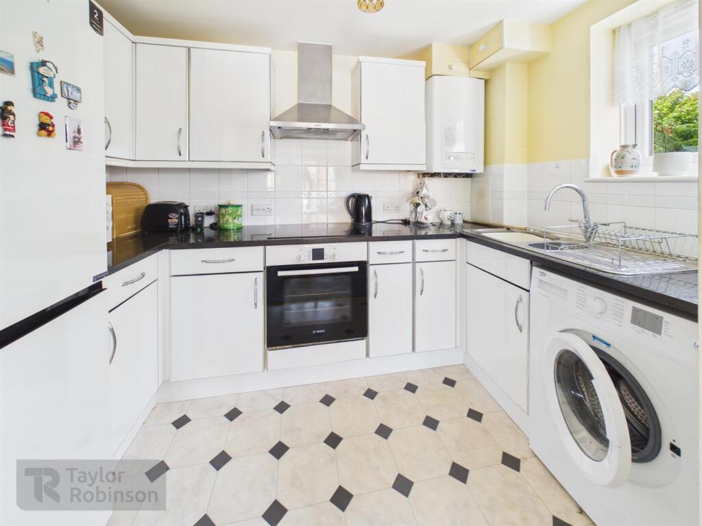 Apartment in Crawley, Three Bridges - View 4