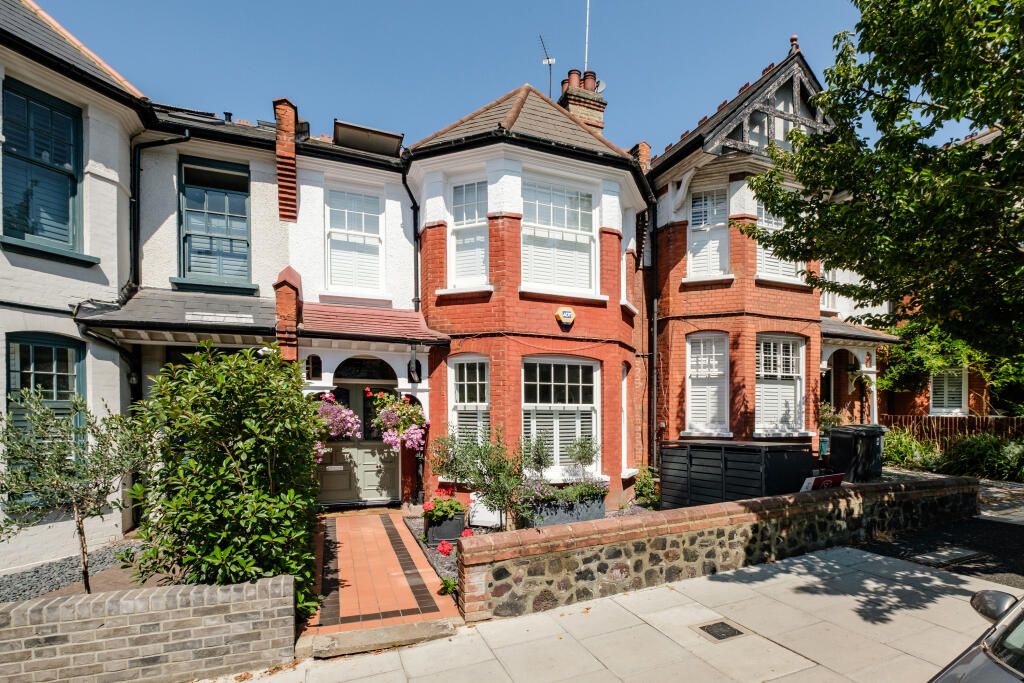 Main image of property: Dukes Avenue, London, N10