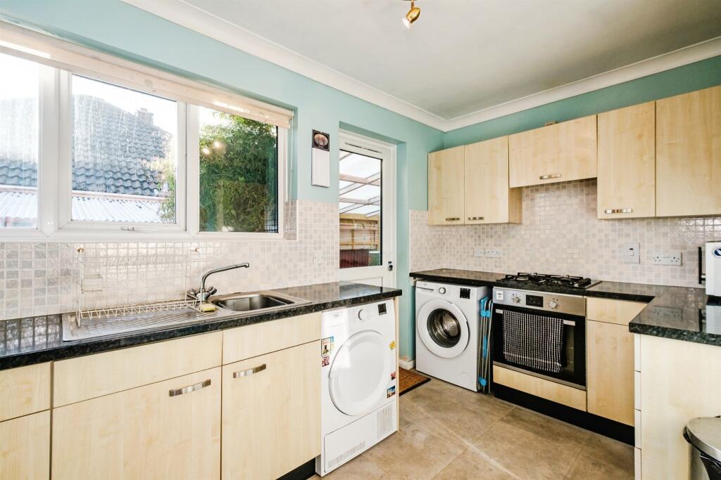 Selsey Close, WORTHING photo 4