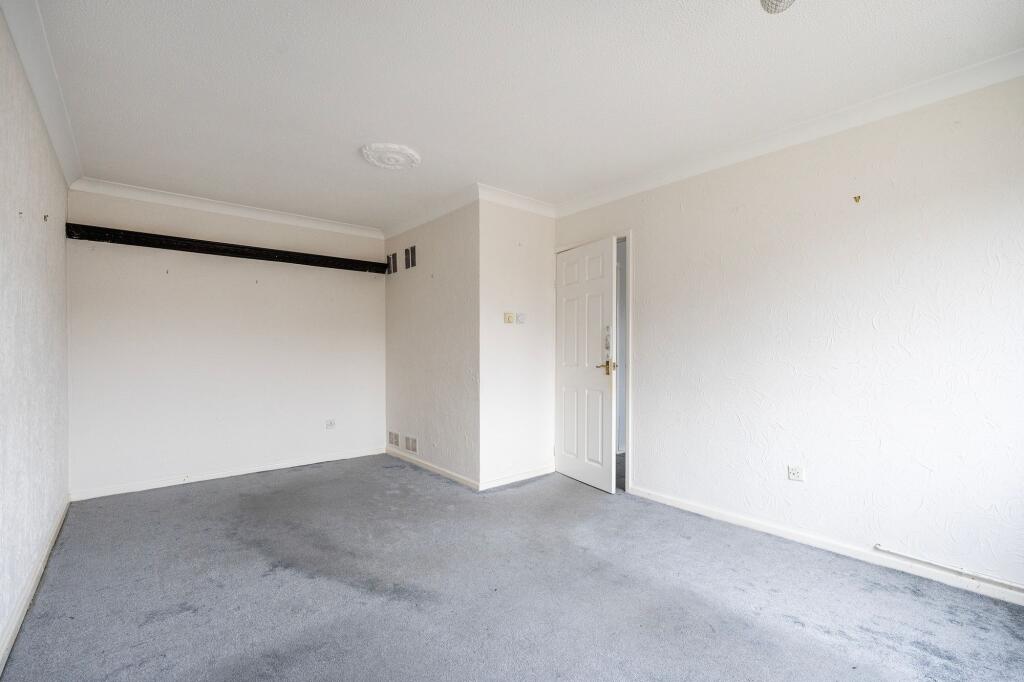 Waterloo Avenue, Roydon photo 4