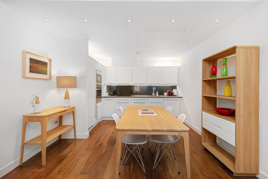 Apartment in London, City of Westminster - More