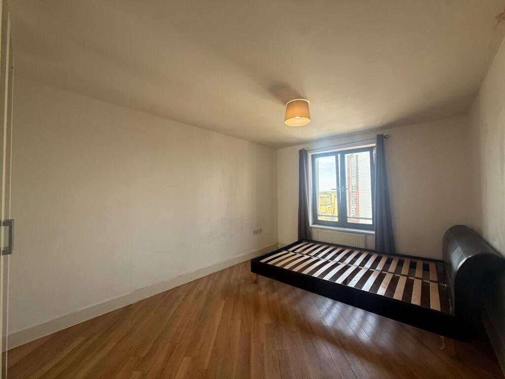 Apartment in Ilford, Gants Hill - View 5