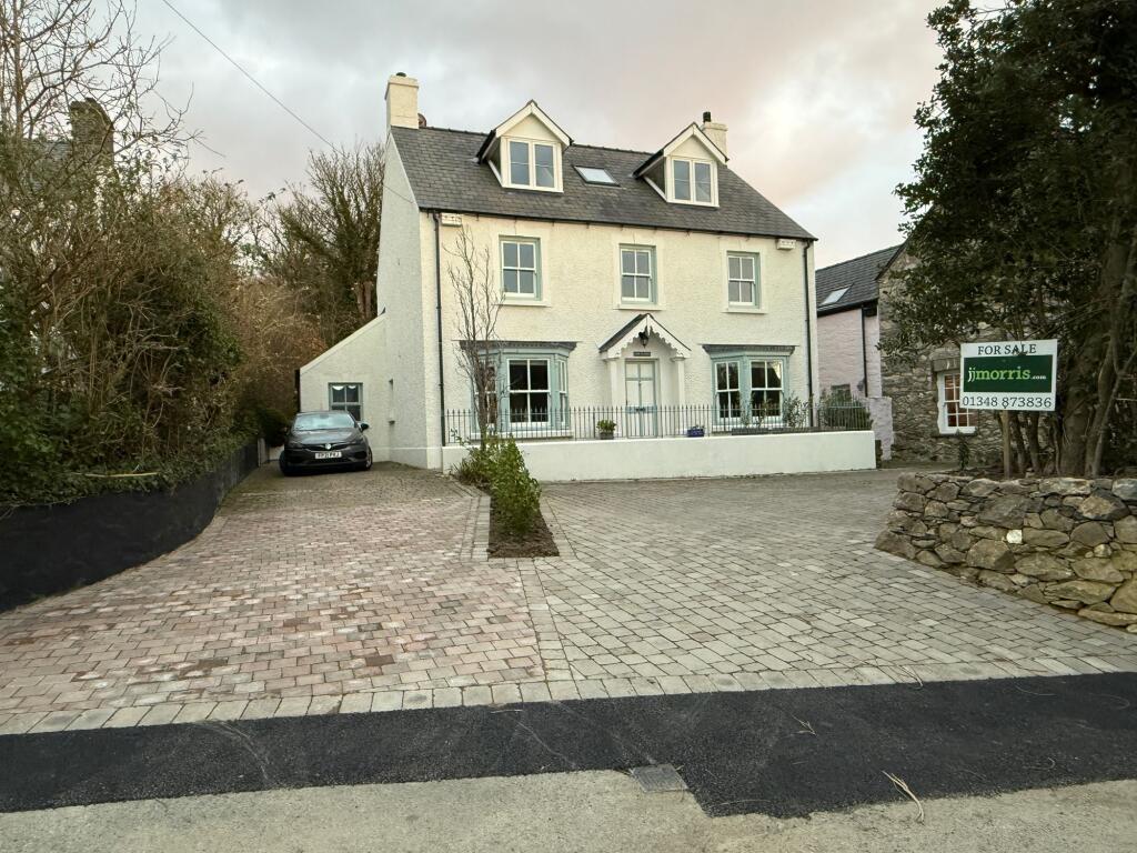 Main image of property: Llys y Coed, Feidr Ganol, Newport, SA42 0RR