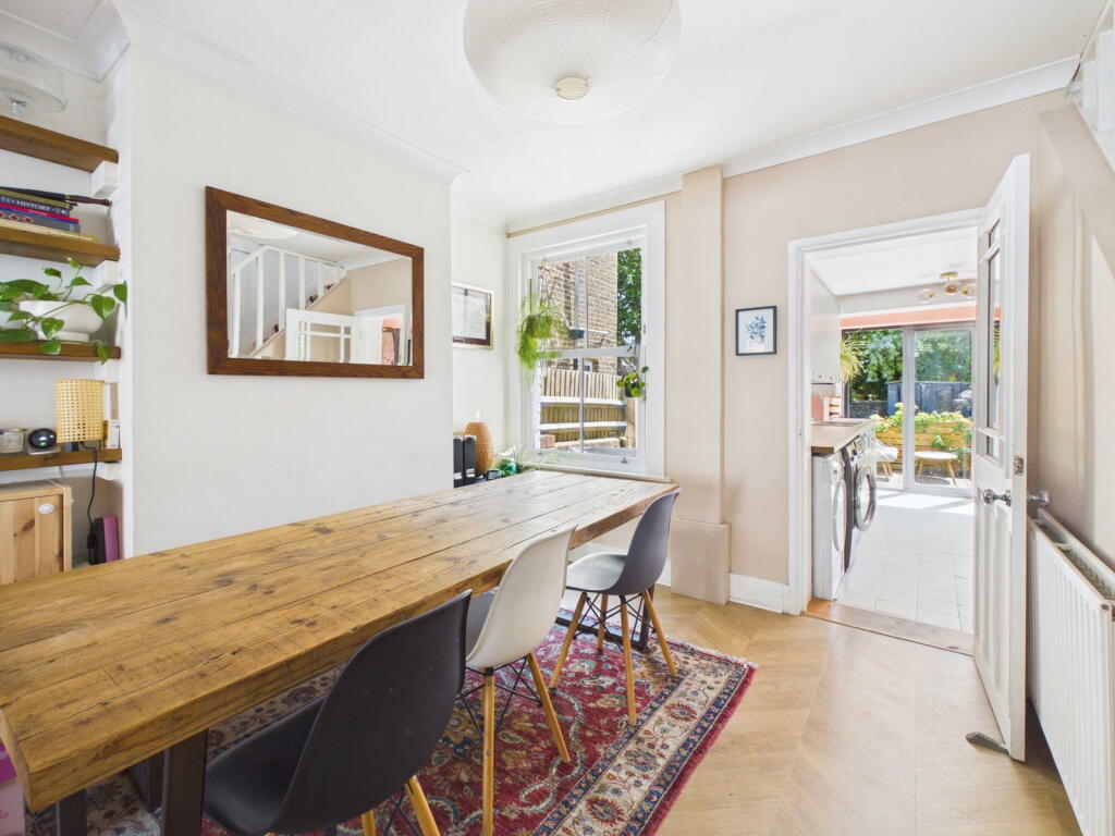 House in Worthing, Broadwater - More
