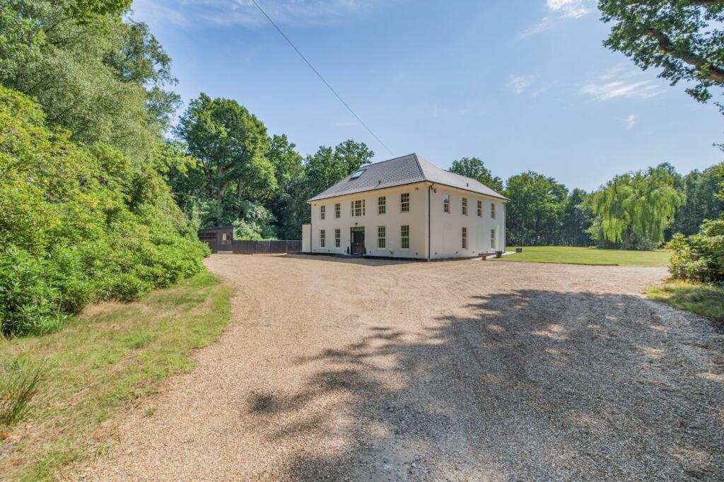 Main image of property: Copthorne Common, Copthorne, Crawley, West Sussex