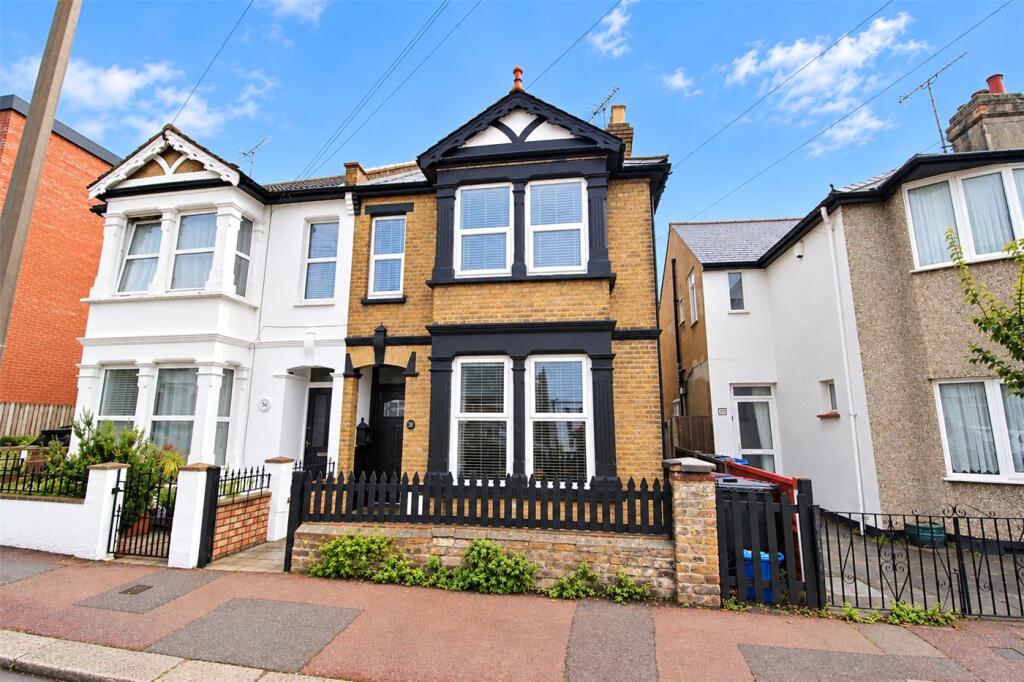 4-bed semi-detached on Cranleigh Drive, Leigh-on-Sea, Essex, SS9, £430,000