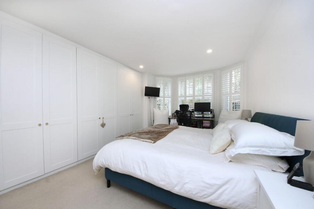 Main image of property: The Avenue, W13