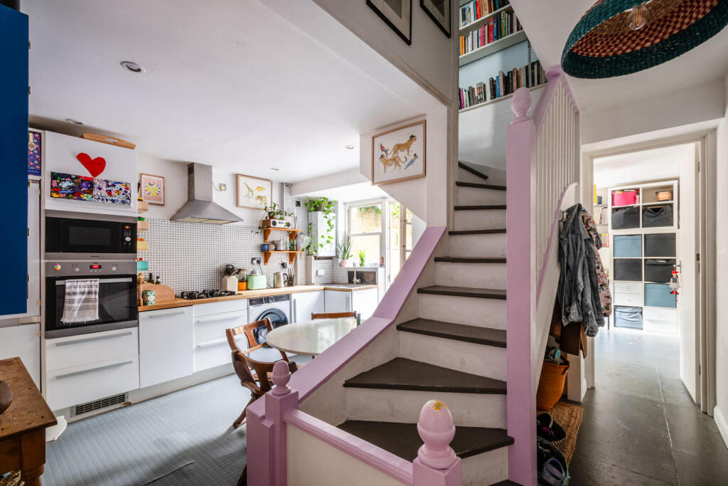 Apartment in London, Lower Clapton, Clapton - More