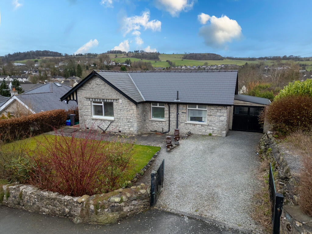 Main image of property: 158 Burneside Road, Kendal, Cumbria, LA9 6EB