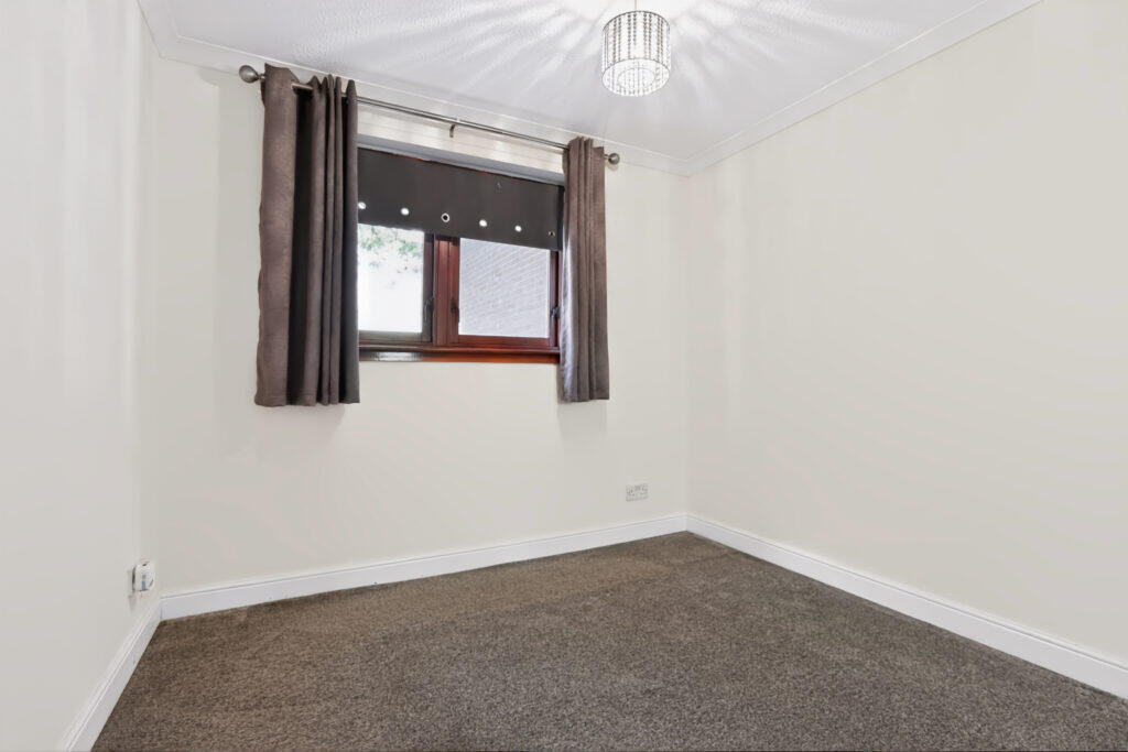 Apartment in Glasgow, West Dunbartonshire - View 5