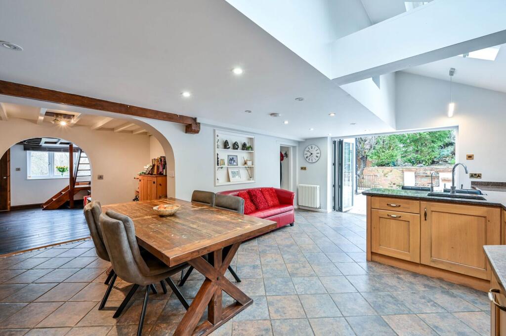 Aldershot Road, Guildford, Worplesdon, GU3 photo 4