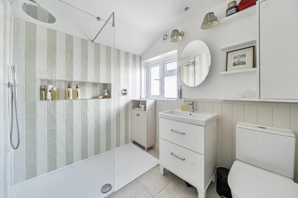 House in Tunbridge Wells, Southborough - More