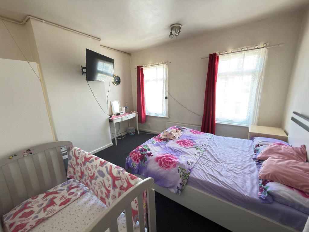 House in Luton - More
