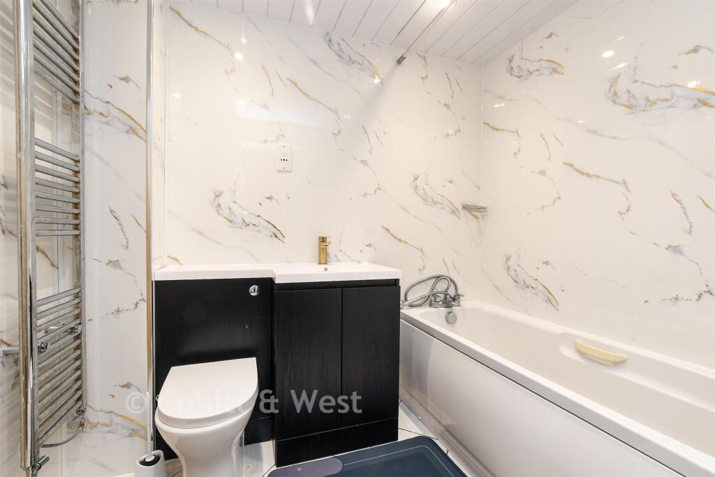 Apartment in Redhill - More