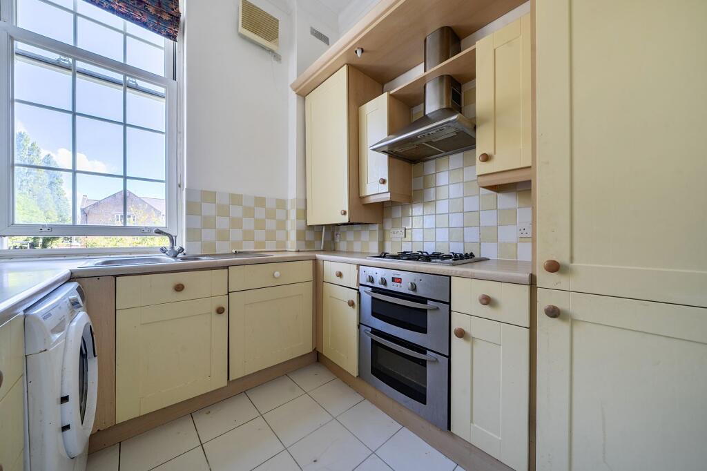 Apartment in Tandridge, Caterham-on-the-Hill - View 3