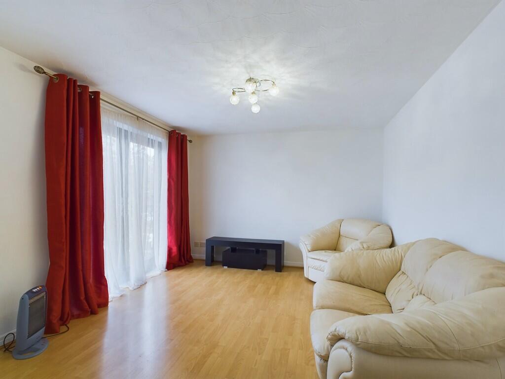 Apartment in Stoke-on-Trent - View 4