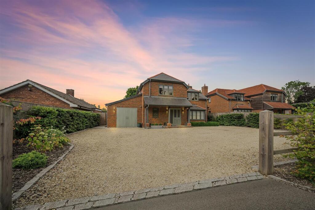 Main image of property: Mackney Lane, Brightwell-Cum-Sotwell