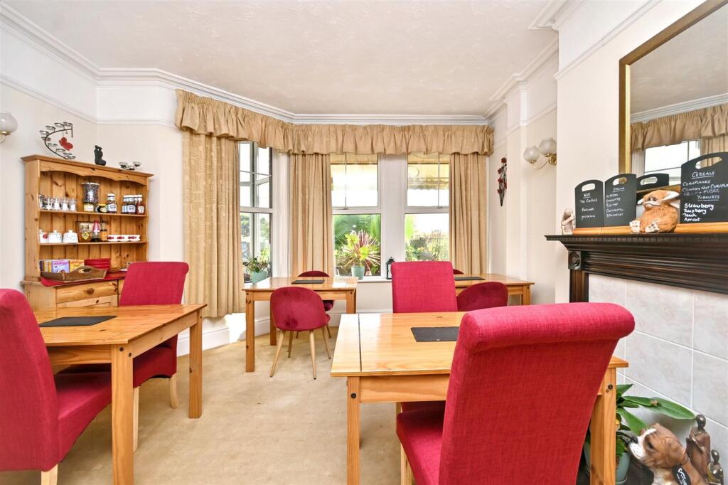 Royal Parade, Eastbourne photo 2