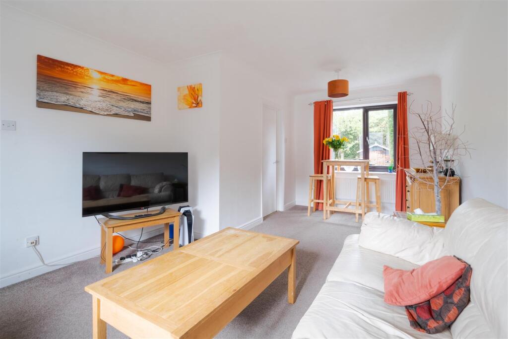 House in Derbyshire Dales, Matlock Town - View 3