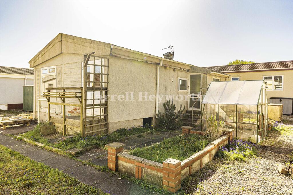 2-bed house on Westcliffe Drive, Westgate, Morecambe, £39,950