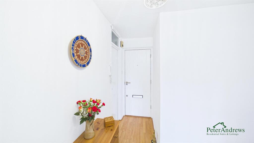 34 Churchfields, London photo 4