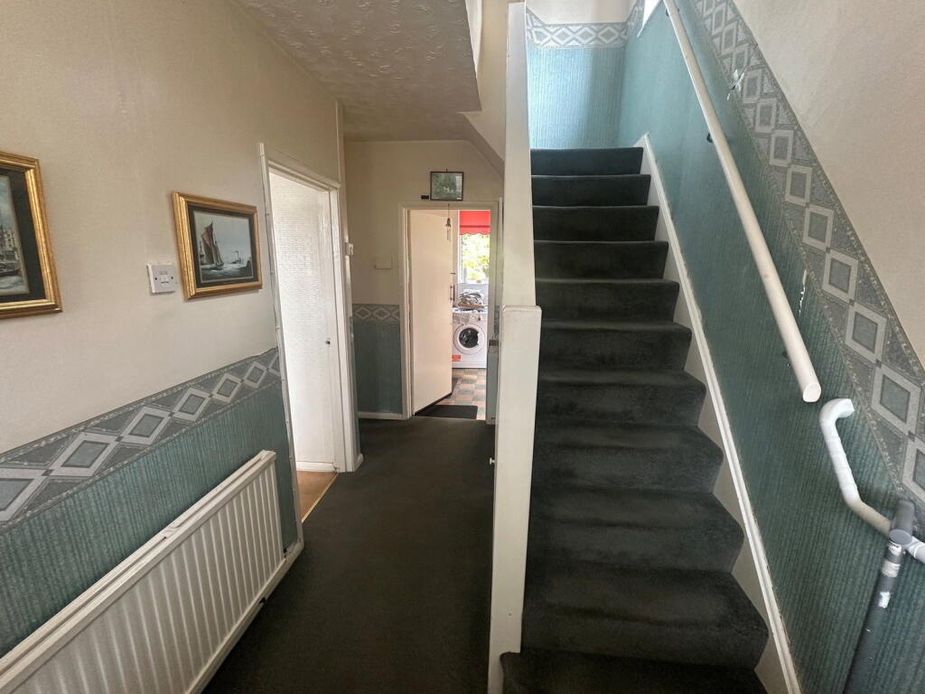 Surrey Close, Corby, Northamptonshire, NN17 2TG photo 4