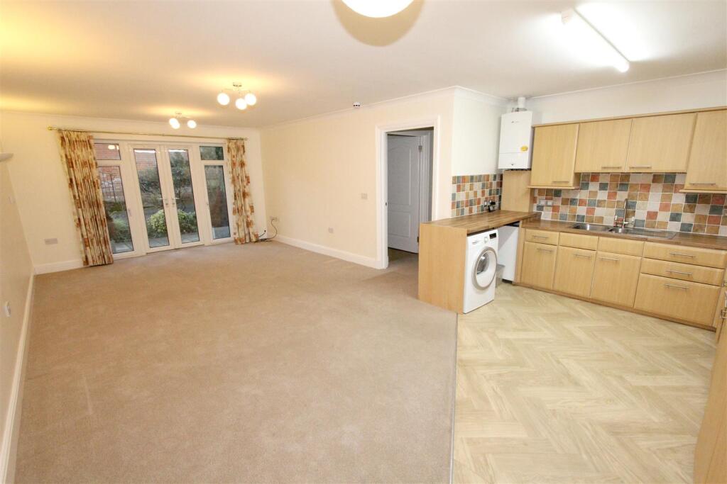 12, Broad Oak Manor, Hertford photo 2